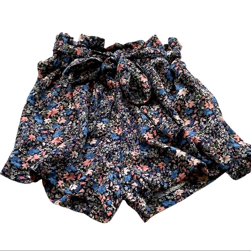 Hollister XS Junior Girl’s Ultra High Rise floral shorts with belt 